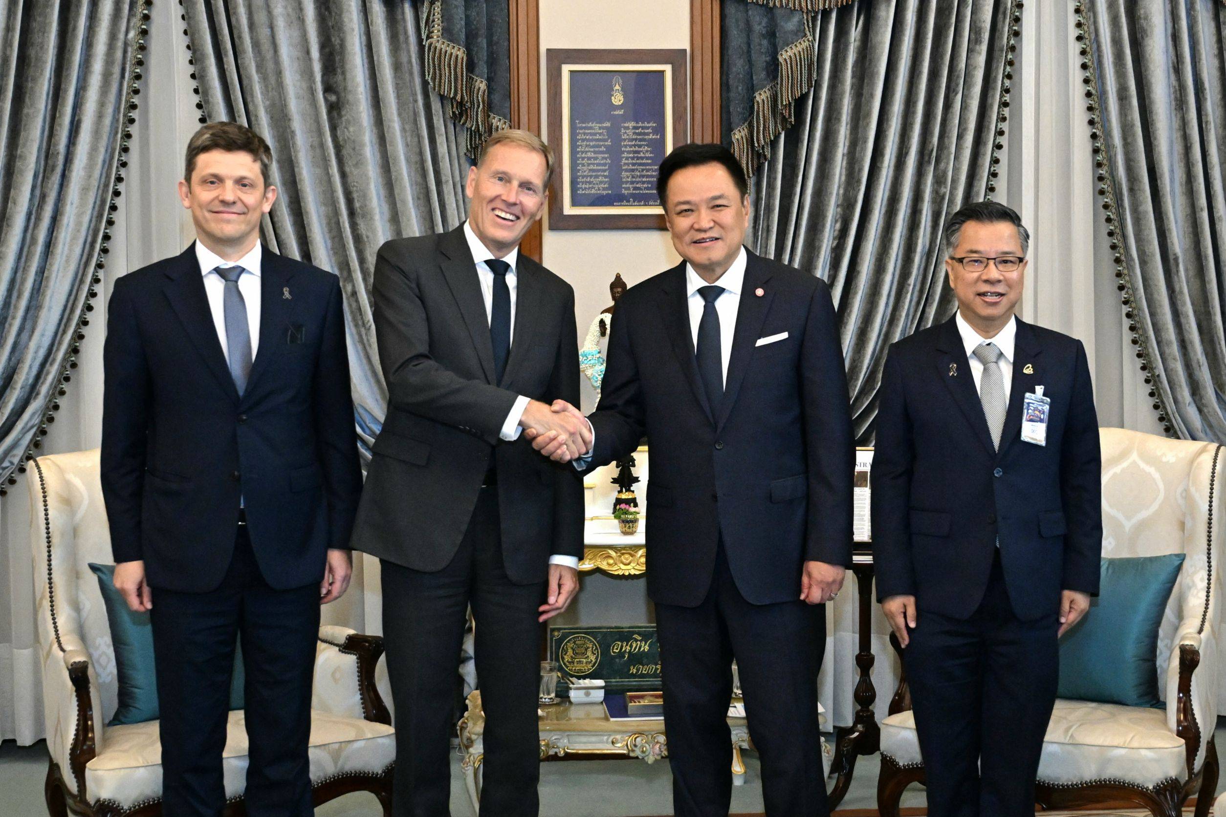 นายกฯ ชวน Airbus ยกระดับความร่วมมือกับไทย เพิ่มการลงทุน&ndash;ถ่ายทอดเทคโนโลยี ดันการใช้เชื้อเพลิงอากาศยานยั่งยืน (SAF) จากวัตถุดิบเกษตรไทย พร้อมตั้ง Center of Excellence ต่อยอดอุตสาหกรรมการบิน&ndash;อวกาศ