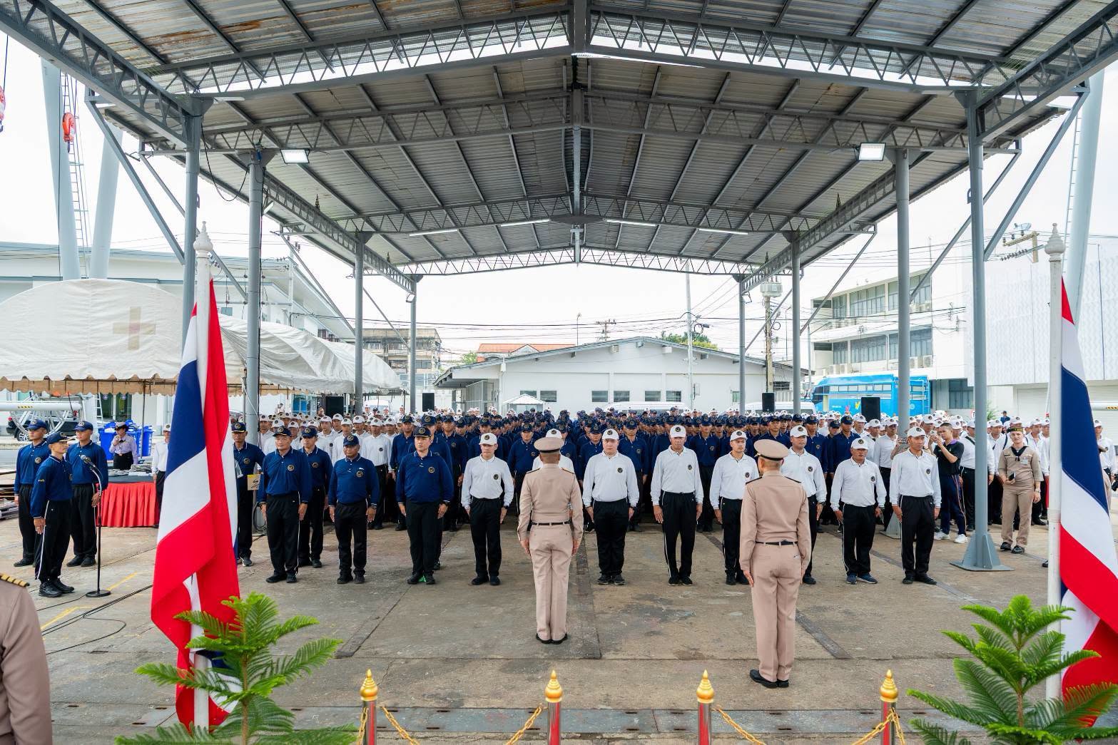 ผู้บัญชาการทหารเรือ ตรวจเยี่ยมกำลังพลฝีพายประจำเรือพระราชพิธี ในการจัดขบวนพยุหยาตราทางชลมารค